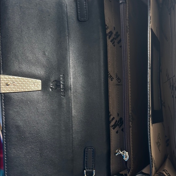 Luxurious Blue Textured Clutch with Glossy Finish - Picture 6 of 9